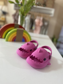 Crocs shark Sara
