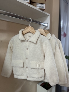 Campera teddy Lola buccle - comprar online