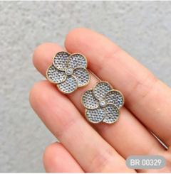 BRINCO FLOR CRAQUELADA COM ZIRCONIA 2 CM - comprar online