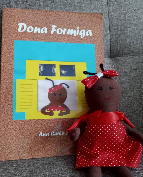 Boneca com Livro Dona Formiga