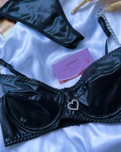 Conjunto Couro Fake na internet