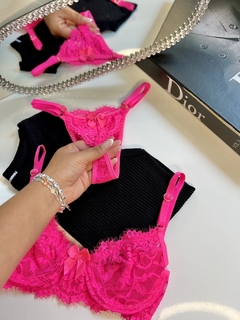 Conjunto Chantilly Rosa Neon na internet