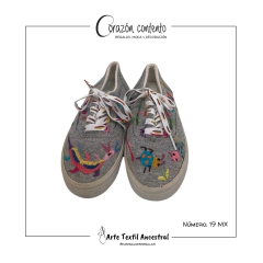 TENIS DE AGUJETA COLOR NEGRO NUMERO 19 - comprar en línea