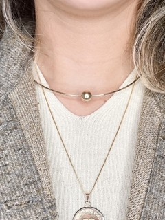 Colar Choker Alice Aro com Bola Banhado a Ouro 18K
