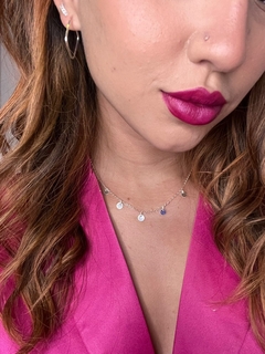 Colar Choker Prata Plaquinhas na internet