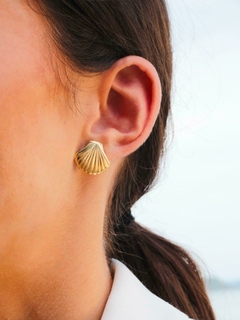 Brinco Concha Banhado a Ouro 18K - comprar online