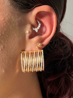 Brinco Retangular com Zirconias Banhado a Ouro na internet
