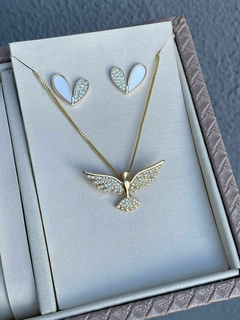 Colar Pombo Cravejado Banhado a Ouro - comprar online