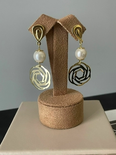 Brinco Perola e Flor Banhado a Ouro