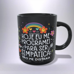 CANECA XÍCARA PROGRAMEI PRA SER SIMPÁTICA NÃO DISTRAIA PRETA 2 - comprar online
