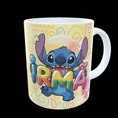 CANECA XÍCARA STITCH FAMILIA FELIZ ANIVERSÁRIO IRMÃ