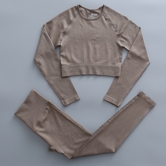 Conjunto Yoga Blusa e Calça na internet