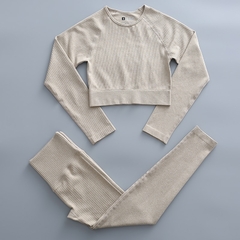 Conjunto Yoga Blusa e Calça na internet