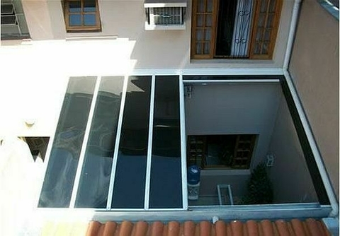 Cobertura retrtil de vidro laminado de 10 mm com estrutura em alumnio - comprar online