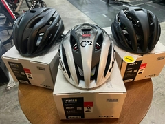 Capacete MET Trenta 3K Carbon Mips UAE Emirates Team na internet