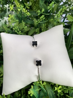 BRACELETE PEDRA QUADRADA PRETO BANHADO EM PRATA - comprar online