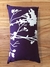 Almohadón Estampado (violeta, flores blancas horizontal)