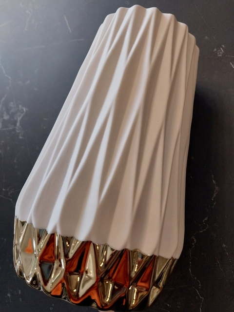 Florero Blanca Base Dorada