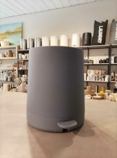 TACHO SILICONADO CIERRE SOFT REDONDO GRIS 5LTS - comprar online