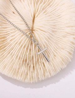 Colar pingente de cruz - comprar online