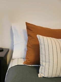 Funda de almohadon rayas ceniza - comprar online