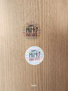 ADESIVO VINIL (UM MIMO PARA VOCÊ) MEDINDO 4X4CM - NAZA