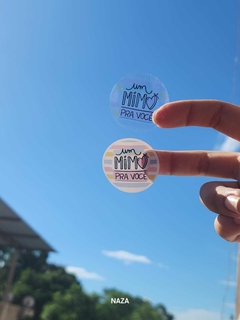ADESIVO VINIL (UM MIMO PARA VOCÊ) MEDINDO 4X4CM - comprar online