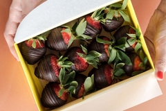 FDA35 - FRESAS CON CHOCOLATE 12 PIEZAS