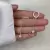 Argola com coração pendurado