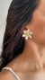 Brinco Flor Perolada - comprar online