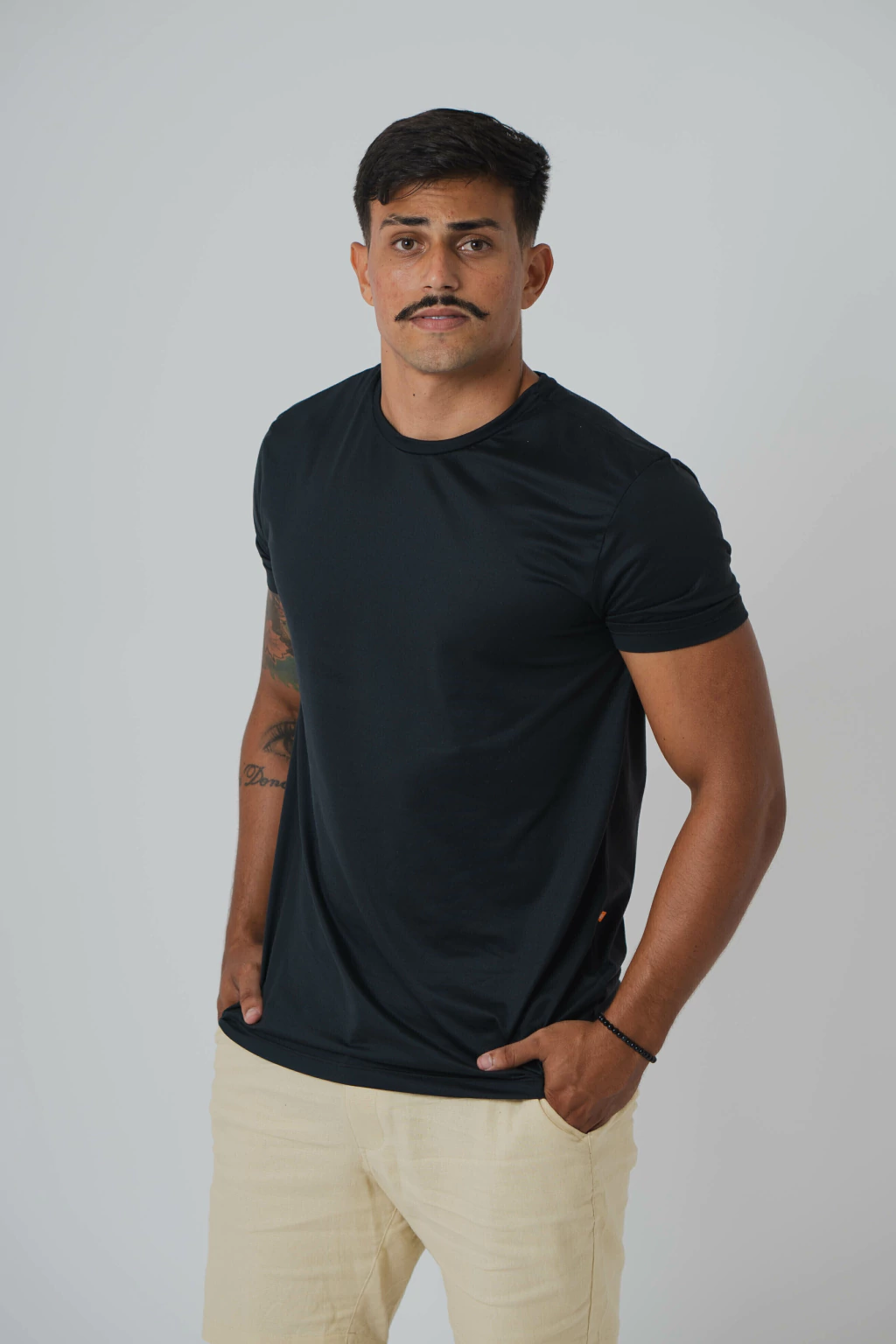 T-SHIRT VELUTO PRETA
