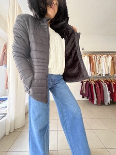 Campera con peluche negra en internet
