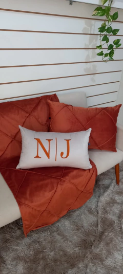 Almofada com bordado personalizado na internet