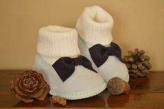 Botitas con puño y moño - comprar online