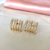 Brinco modelo Ear Hook com detalhes l Banhado a ouro 18k