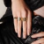 Anel dourado com detalhes - comprar online