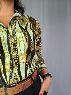 Camisa Estampada com Bordado - G na internet