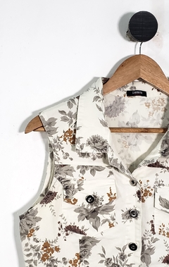 Colete Sarja Flores - M - LIOLENA - comprar online