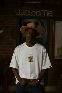 Camiseta Oodles "Apache" Off-White - Banzai Surf Company