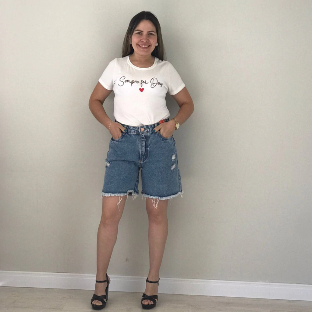 T - Shirt - Branca estampa Deus