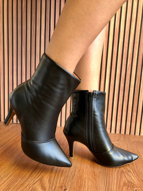 Bota Cano Médio Total Confort Forrada Com Zíper