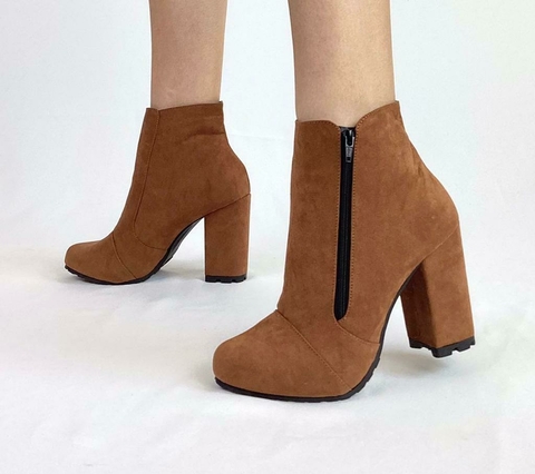 Bota Bico Redondo Sued Salto 9 CM Com Ziper