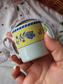 Conjunto de xícaras de café tulipas - Rasgada Janela Curadoria Vintage