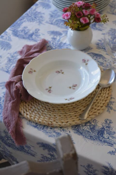 Par de pratos fundos "Brotos de rosas" - comprar online