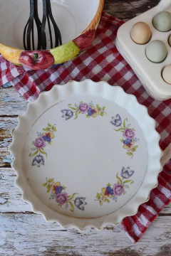 *RARIDADE* Forma refratária para torta - policromia floral - comprar online