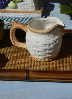 Leiteira em cerâmica "frutas" - Rasgada Janela Curadoria Vintage