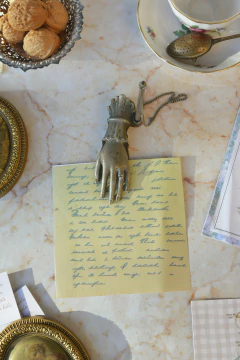 *RARO* Prendedor de papel mãozinha vitoriana - loja online