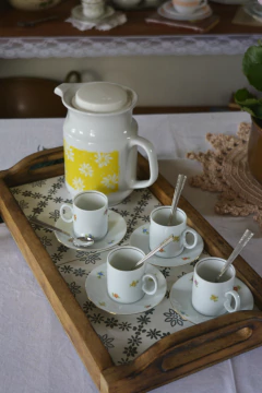 Bandeja de servir em madeira e azulejos - comprar online