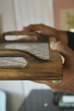 Bandeja de servir em madeira e azulejos - loja online