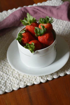 Molheira em porcelana Renner - Rasgada Janela Curadoria Vintage